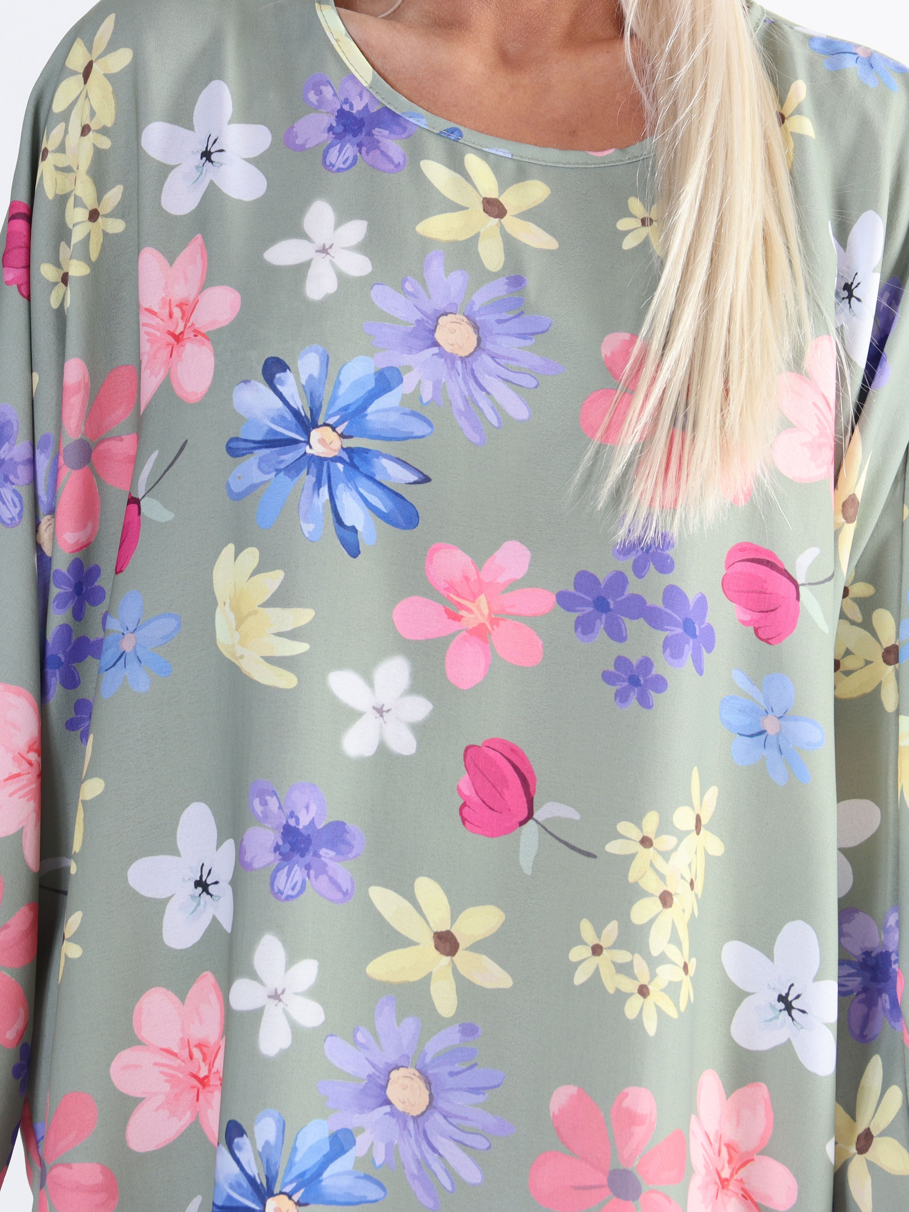 Sabina - Löst sittande klänning med blommönster i plusstorlek